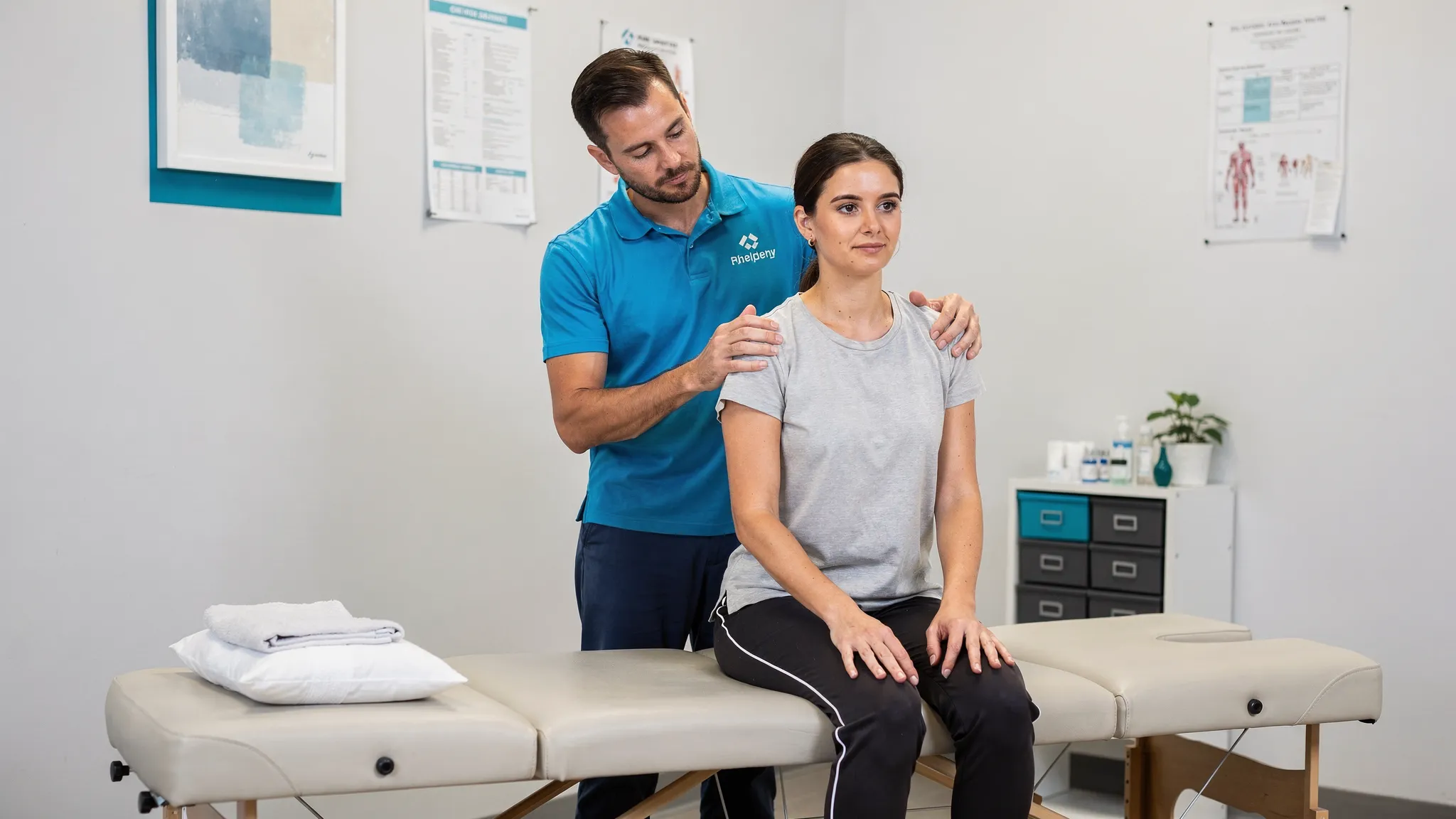 Which Chiropractic Method Fits Your Pain and Mobility Goals? 1 A chiropractor assesses a patient’s shoulder and upper back mobility in a clean treatment room while the patient sits upright on an exam table.